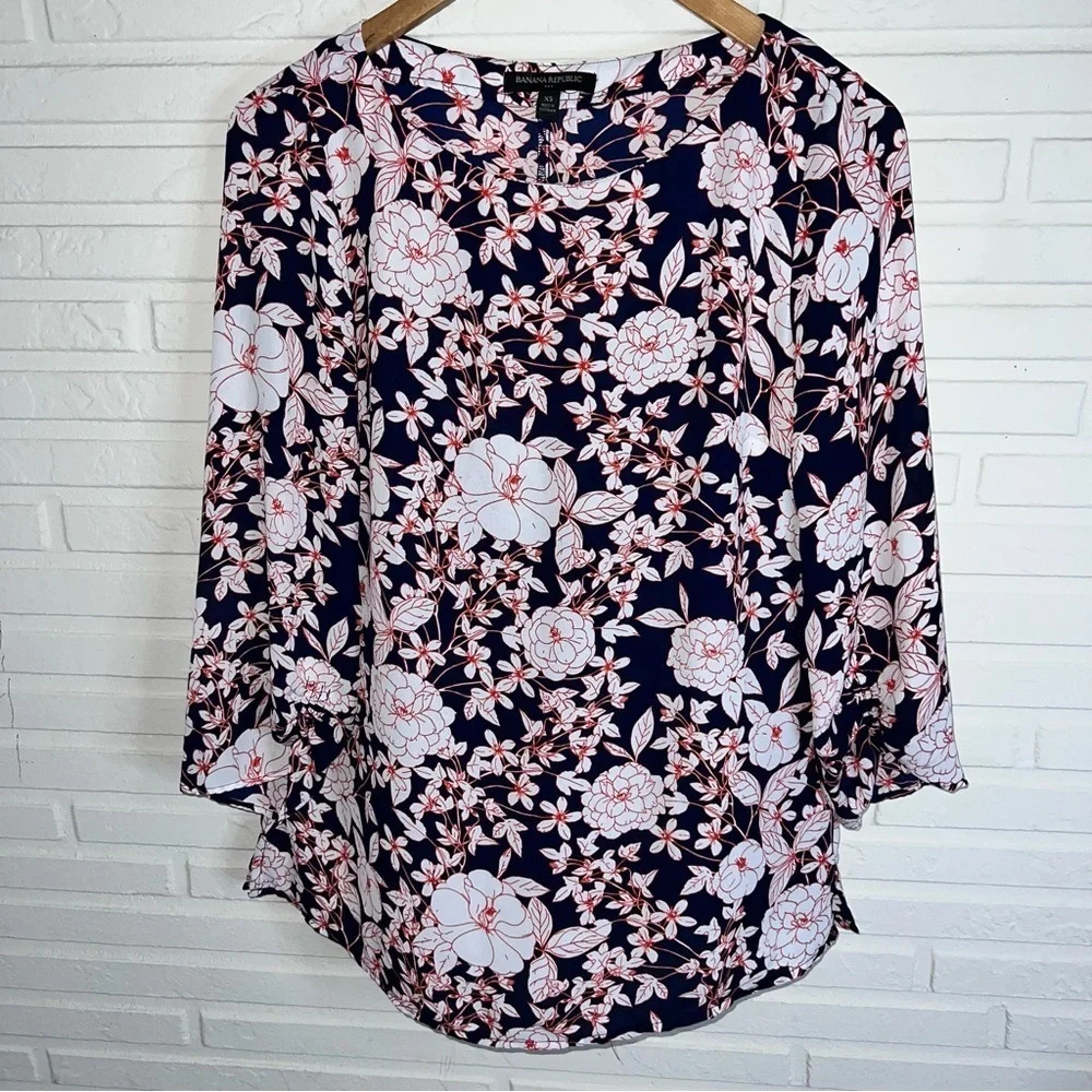 Banana Republic Navy Blue and Orange Floral Career Blouse, Women’s Size XS
